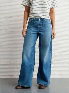 🆕 AE Dreamy Drape Strigid Low-Rise Baggy Wide-Leg Jean.